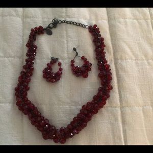 Necklace and earring set